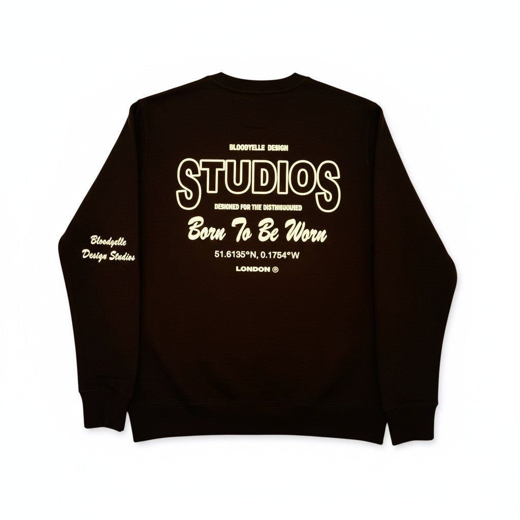 Black & Gold Oversized Streetwear Sweatshirt – Bold Graphic Crewneck