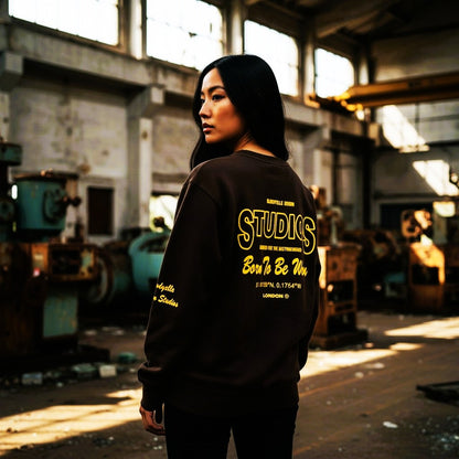 Black & Gold Oversized Streetwear Sweatshirt – Bold Graphic Crewneck